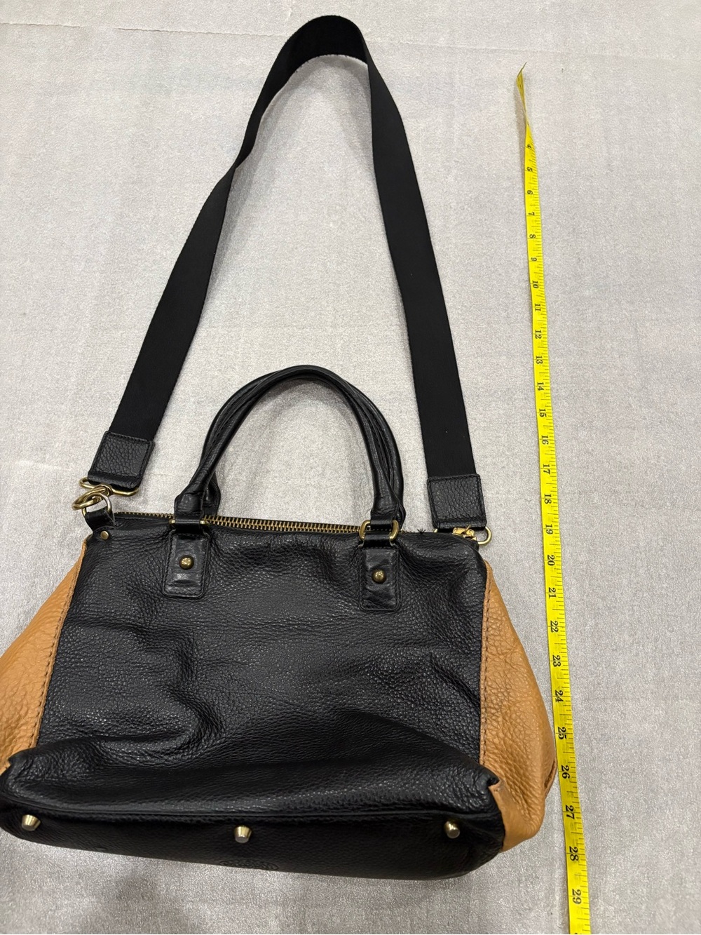 VTG Roots Leather Two-Tone Leather Black and Tan Shoulder Hand Bag - Picture 2 of 9